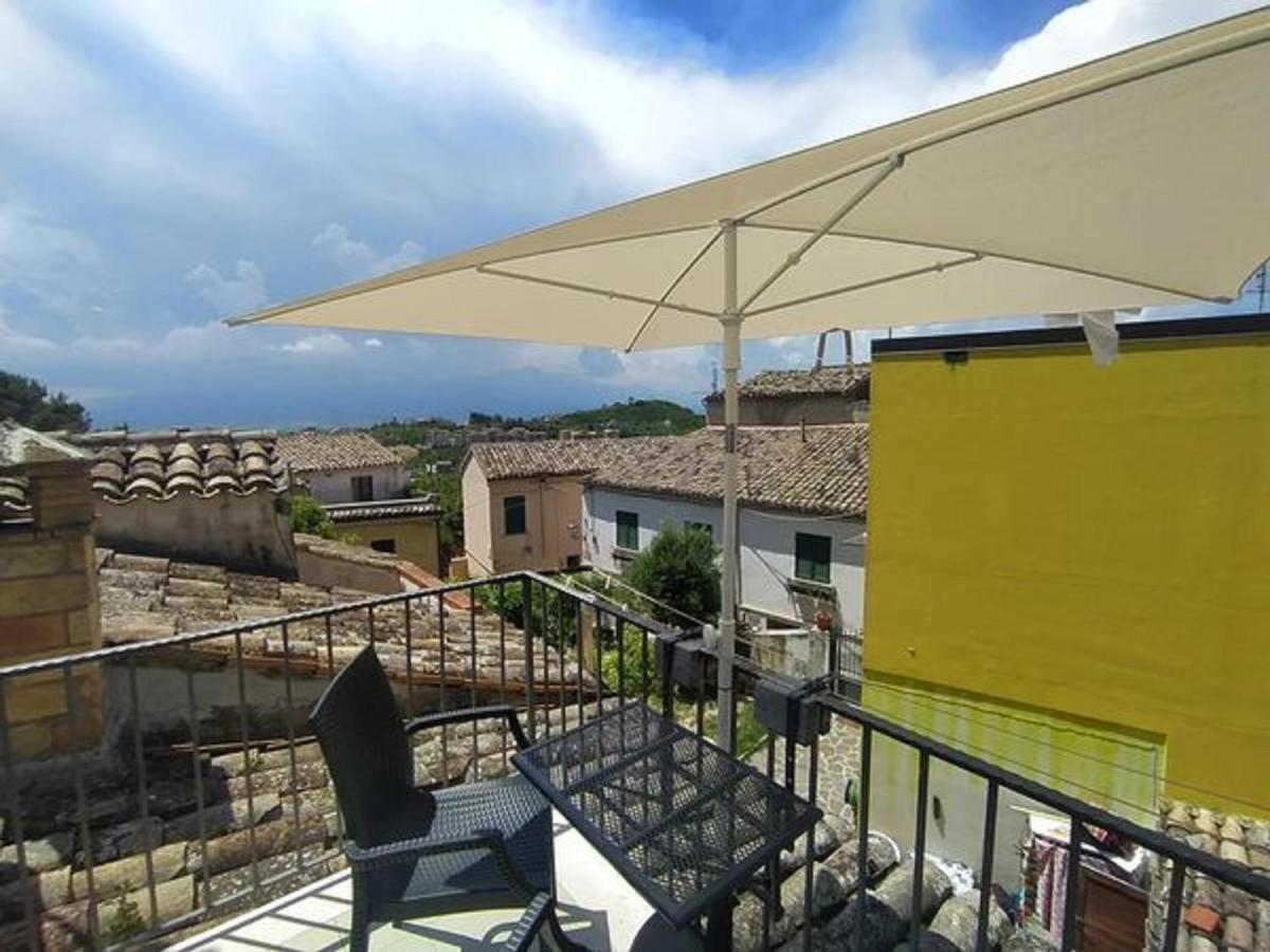 Casa In Centro Storico Vista Gran Sasso Apartment Atri Exterior photo